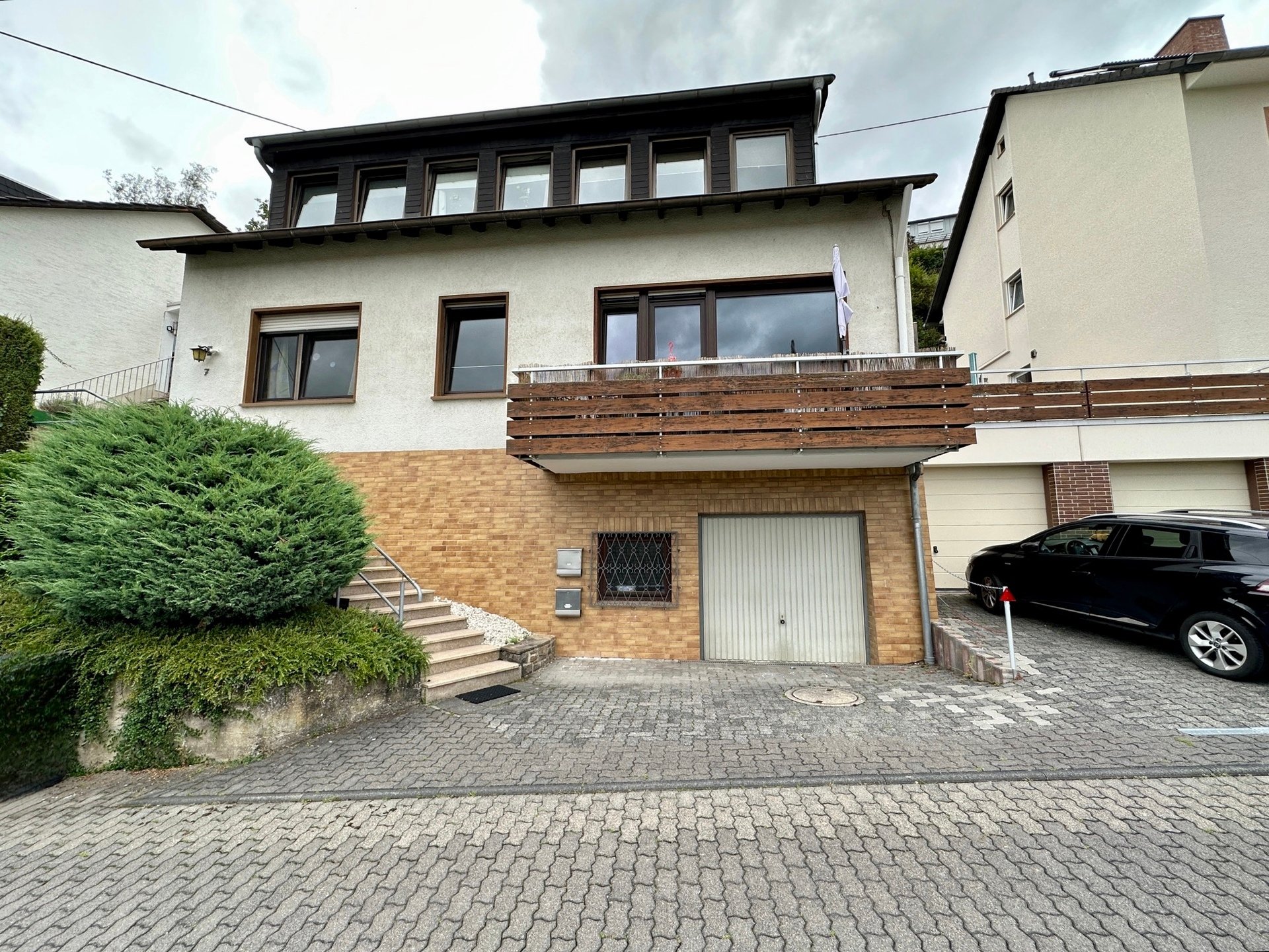 Mehrfamilienhaus zum Kauf 298.000 € 7 Zimmer 159 m²<br/>Wohnfläche 585 m²<br/>Grundstück ab sofort<br/>Verfügbarkeit Oberbreisig Bad Breisig 53498