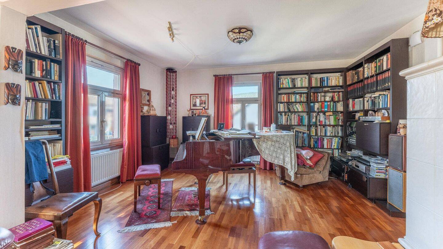 Immobilie in Titisee-Neustadt - Herrschaftliches Dreifamilienhaus mit Villencharakter - reprästentativ, flexibel, werthaltig. - Bild 3