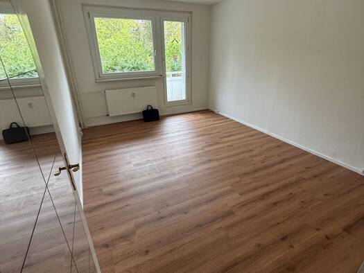 Wohnung zur Miete 390 € 3 Zimmer 60,8 m² EG frei ab sofort Albert-Dehne-Straße 3 Silberhöhe Süd 06132
