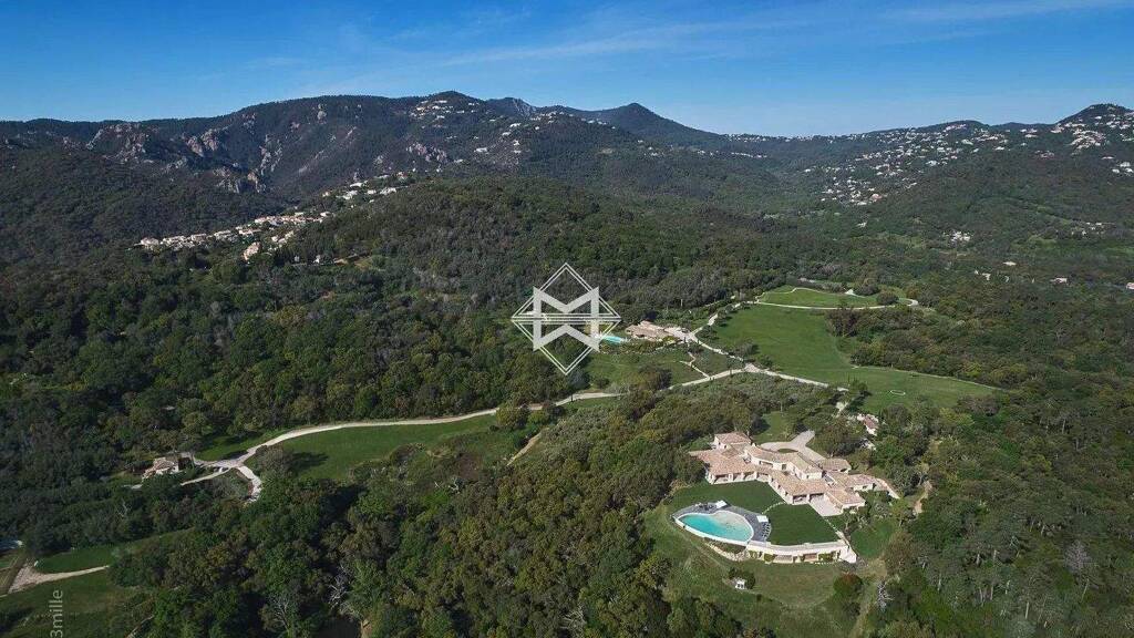 Haus zum Kauf 29.000.000 € 2.100 m² 300.000 m² Grundstück Les Adrets-de-l'Estérel 83600