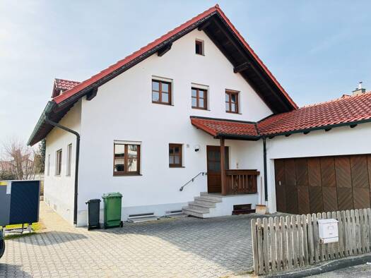 Einfamilienhaus zur Miete 1.340 € 6 Zimmer 145 m² 600 m² Grundstück frei ab 01.05.2026 Essenbach 84051
