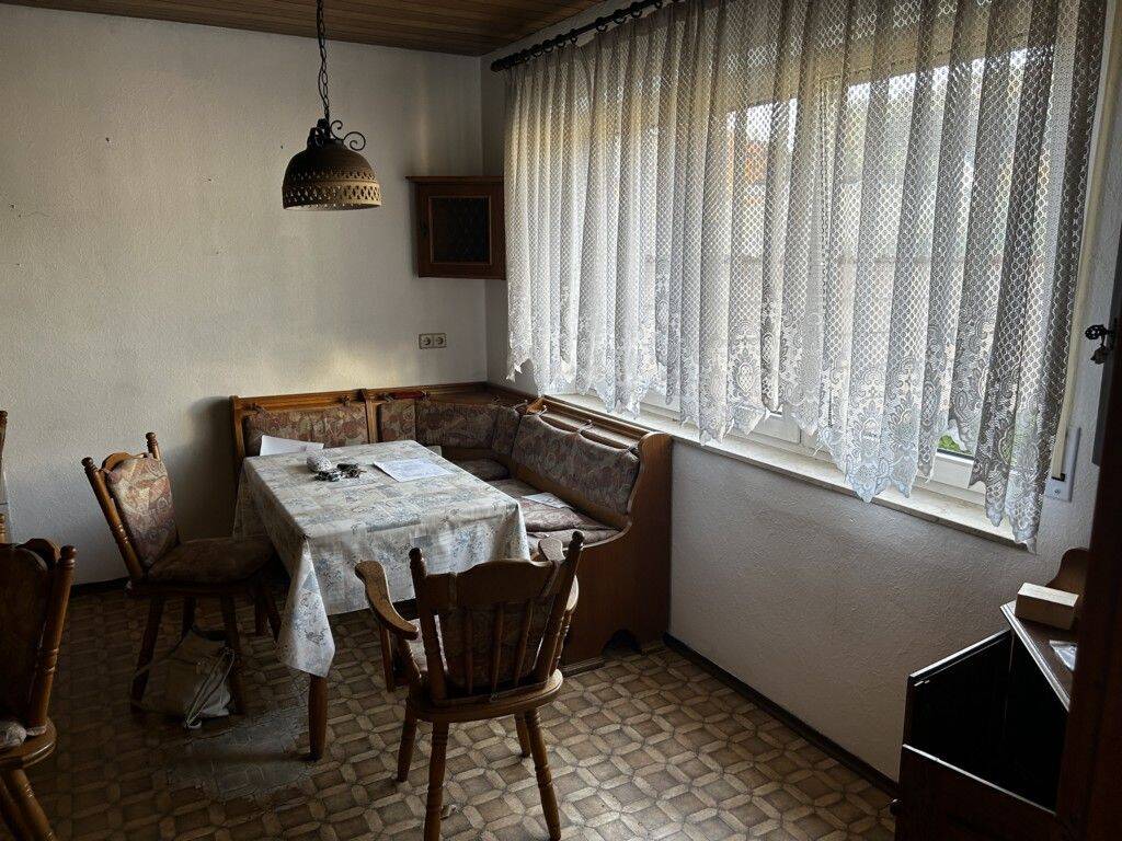 Immobilie in Fuchsstadt - massiv gebautes Wohnhaus in ruhiger Wohnlage von Fuchsstadt - Bild 4