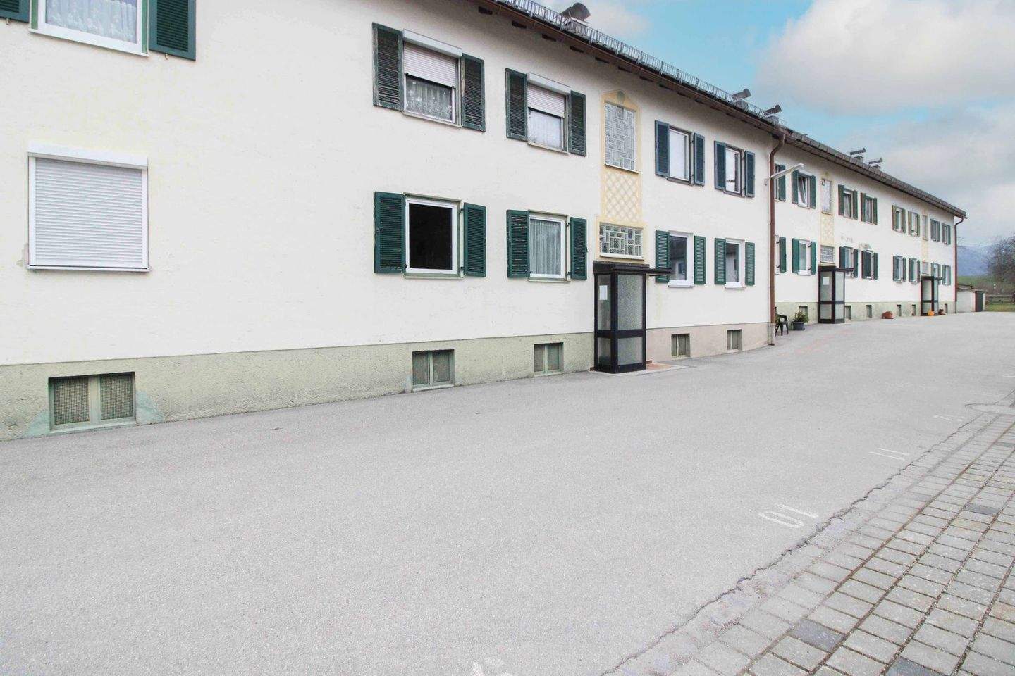 Immobilie in Hausham - Leerstehende 2-Zimmer-Wohnung mit Potenzial - Stellplatz, Hobbyraum & Keller - Bild 1