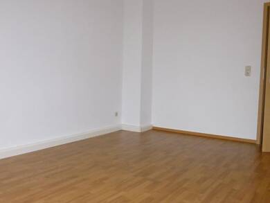 Wohnung zur Miete 550 € 5 Zimmer 102,6 m² 2. Geschoss frei ab 01.09.2025 Greiz Greiz 07973