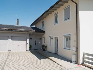 Haus zur Miete 1.200 € 7 Zimmer 200 m² 200 m² Grundstück frei ab sofort Bogenberg Bogen 94327