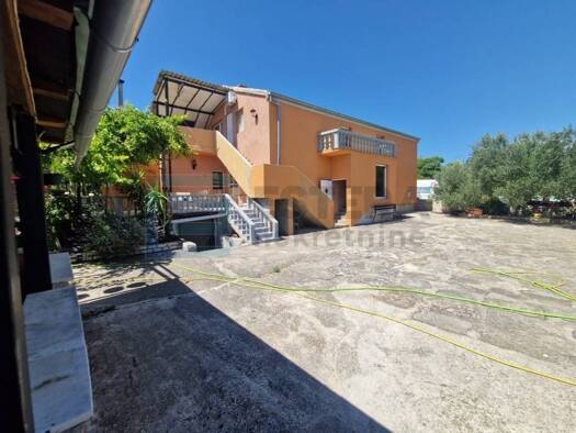Haus zum Kauf 310.000 € 12 Zimmer 350 m² Benkovac