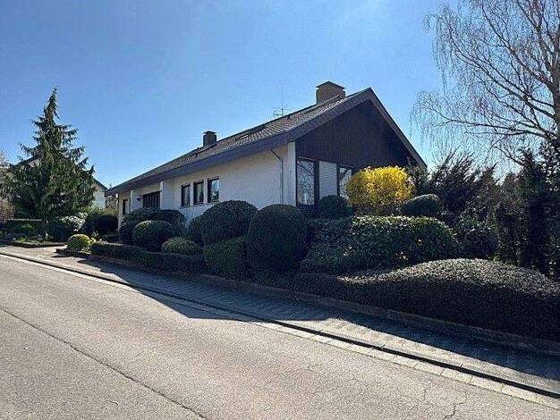 Einfamilienhaus zum Kauf 399.000 € 10 Zimmer 303 m² 725 m² Grundstück Weiherstraße 19 Riegelsberg 66292