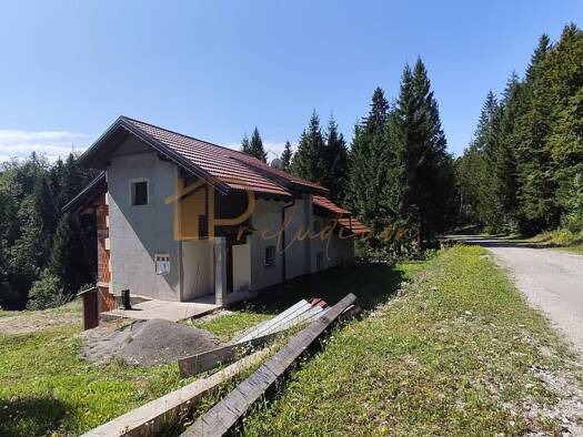 Einfamilienhaus zum Kauf 280.000 € 12 Zimmer 2.860 m² Grundstück Vrbovsko 51326