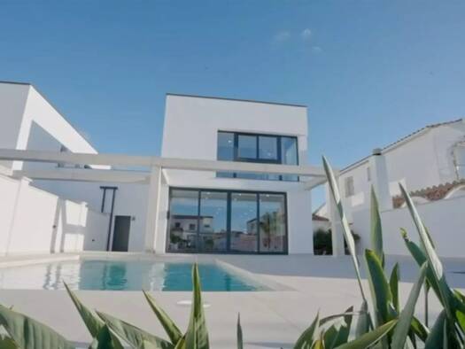 Haus zum Kauf 1.290.000 € 218 m² 460 m² Grundstück Empuriabrava 17487
