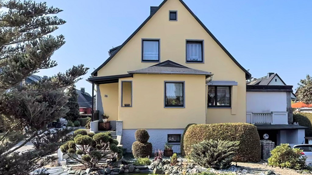 Doppelhaushälfte zum Kauf 155.000 € 4 Zimmer 115,8 m² 424 m² Grundstück frei ab sofort Werdau 08412