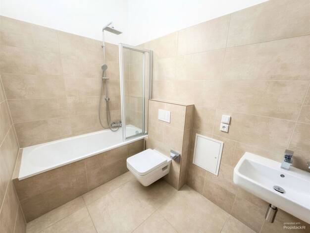 Wohnung zur Miete 1.099 € 3 Zimmer 76 m² 2. Geschoss frei ab 01.12.2026 Halbkreisstraße 14 Plauen Ortsamtsbereich Plauen 01187