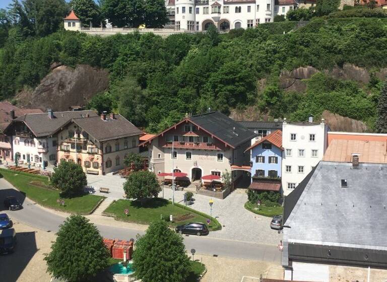 Haus zum Kauf 1.150.000 € 250 m²<br/>Wohnfläche 210 m²<br/>Grundstück Holzham Neubeuern 83115