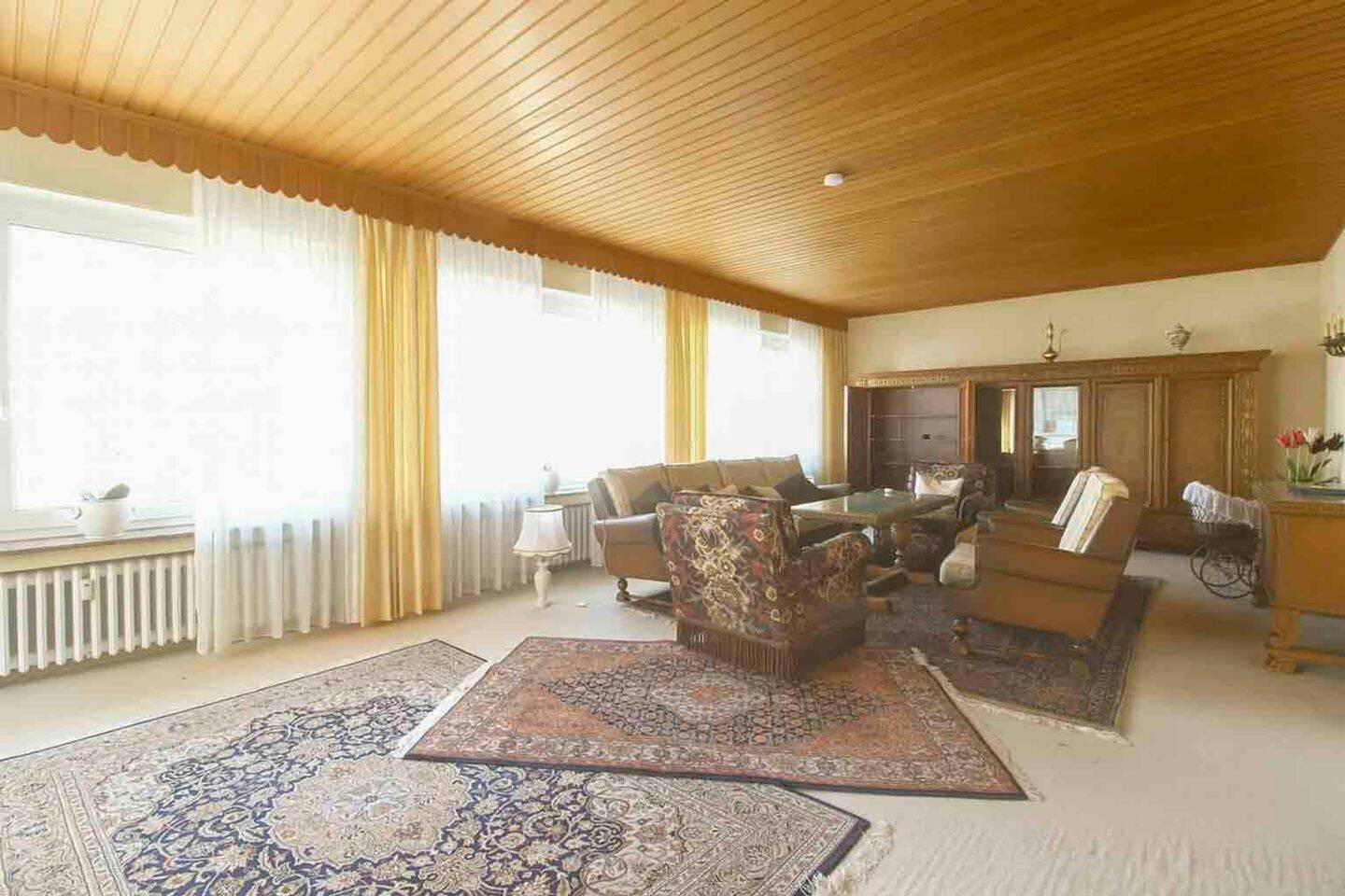 Immobilie in Nieheim - Wohn- und Geschäftshaus mit Entwicklungspotenzial im Zentrum von Nieheim - Bild 2