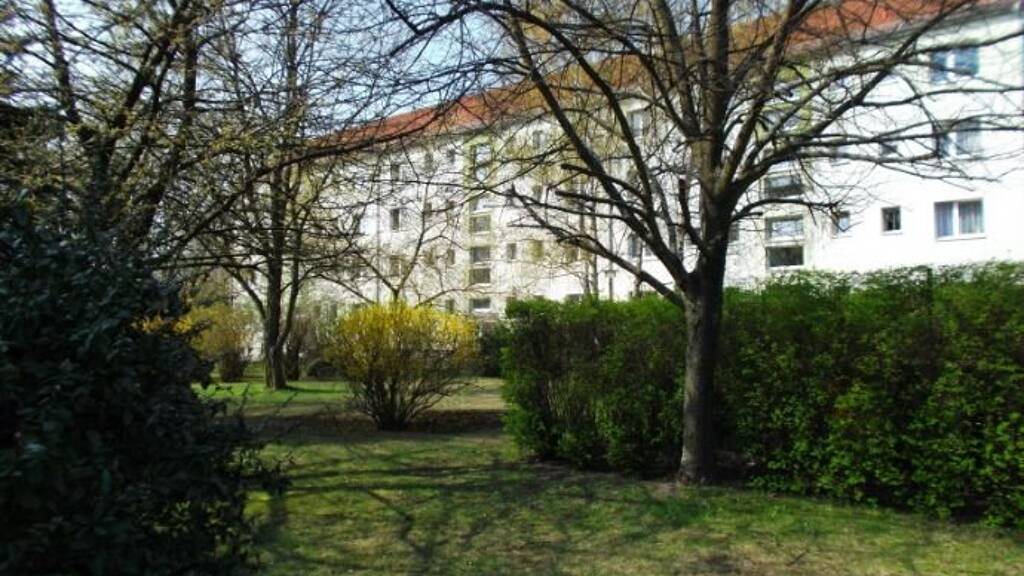 Wohnung zur Miete 237 € 2 Zimmer 40 m² 3. Geschoss frei ab sofort John- Schehr- Straße 41, EG Mitte Lauta 02991