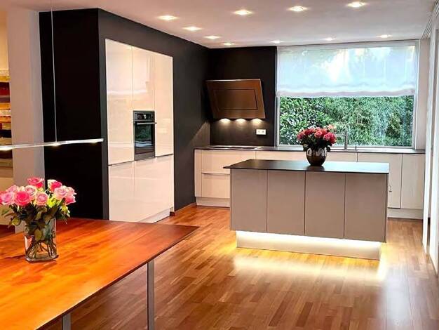 Haus zum Kauf provisionsfrei 1.880.000 € 8 Zimmer 371 m² 1.000 m² Grundstück Thalhausen Kranzberg 85402