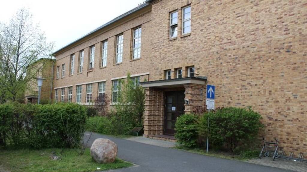 Wohnung zur Miete 388 € 2 Zimmer 62,5 m² frei ab sofort Am alten Schulhof 6 Wolfen Bitterfeld-Wolfen 06766