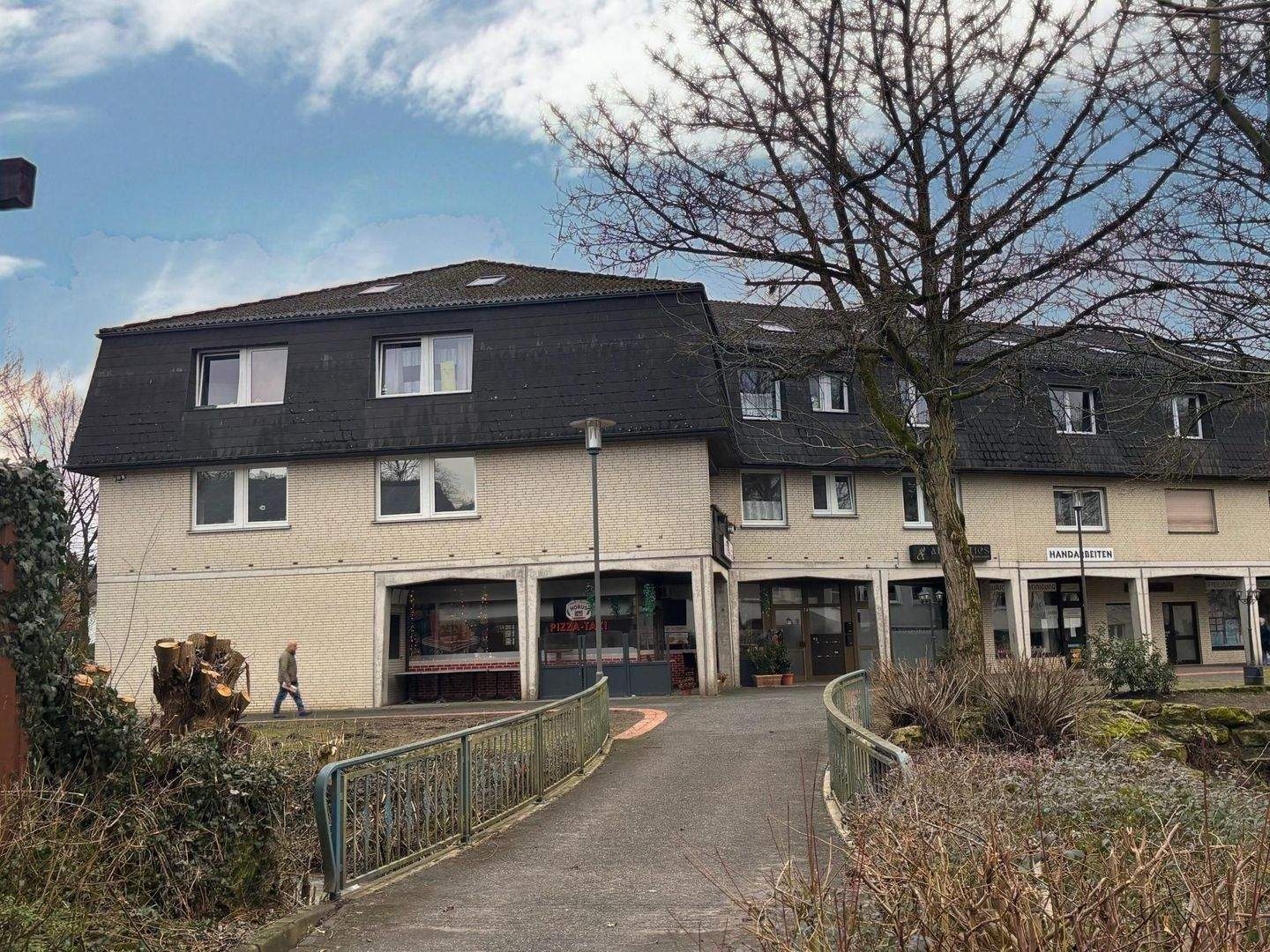 Immobilie in Altenbeken - Mehrfamilienhaus mit Gewerbeeinheiten - attraktive Kapitalanlage - Bild 2