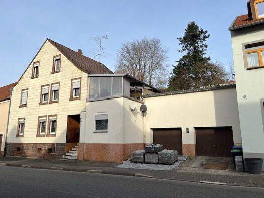 Immobilie zum Kauf 125.000 € 10 Zimmer 205 m² 1.882 m² Grundstück frei ab sofort Einöd Homburg 66424