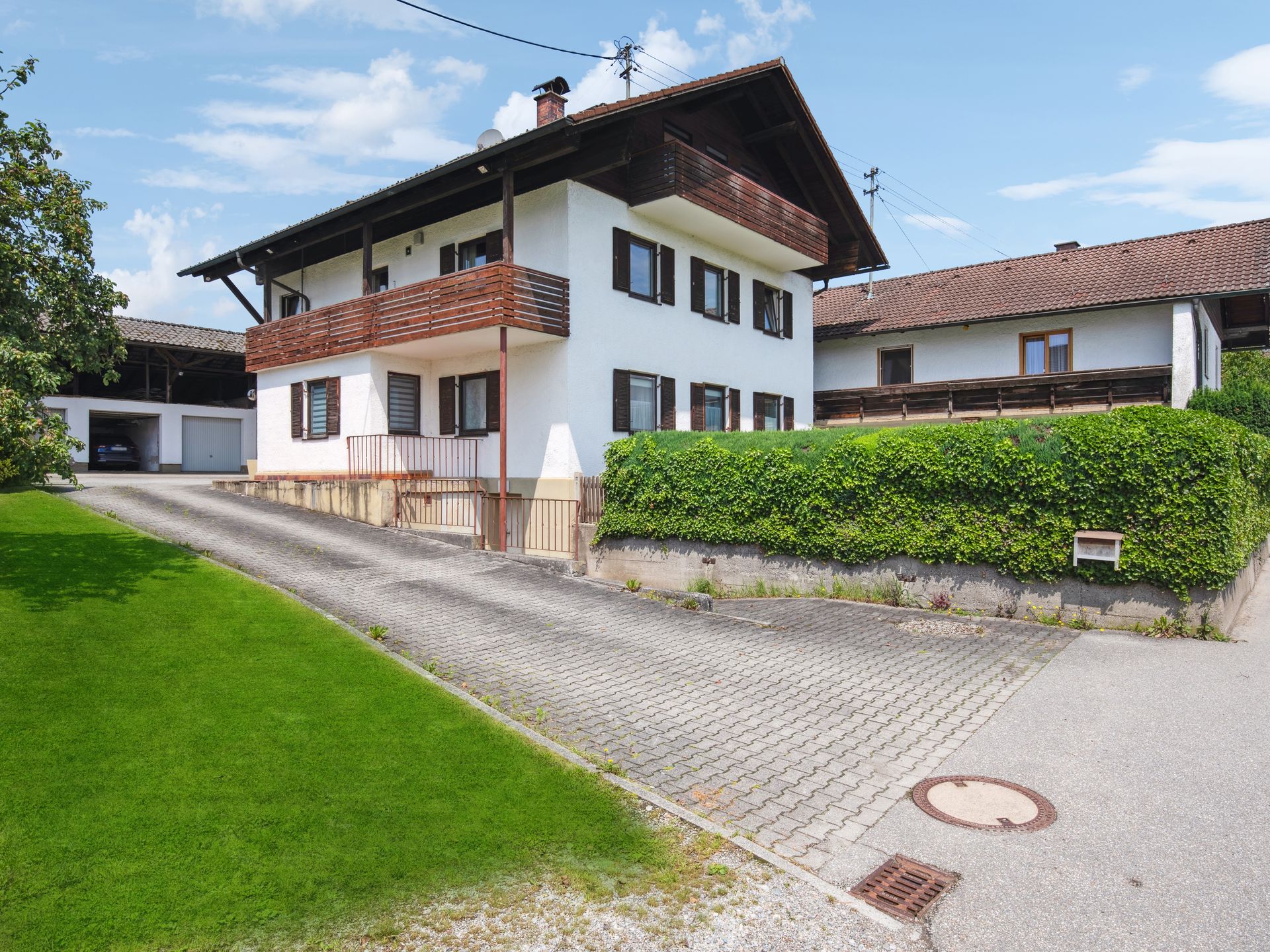 Mehrfamilienhaus zum Kauf 599.000 € 9 Zimmer 242 m²<br/>Wohnfläche 877 m²<br/>Grundstück Vogtareuth 83569