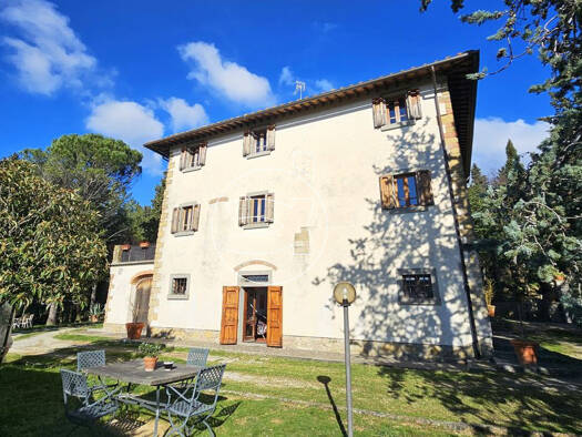 Einfamilienhaus zum Kauf 1.200.000 € 8 Zimmer 450 m² 16.000 m² Grundstück Arezzo