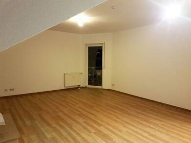 Wohnung zur Miete 790 € 3 Zimmer 75,9 m² Dachgeschoss, 3. Geschoss frei ab 01.09.2025 Estenfelder Straße 49c Versbach Würzburg 97078