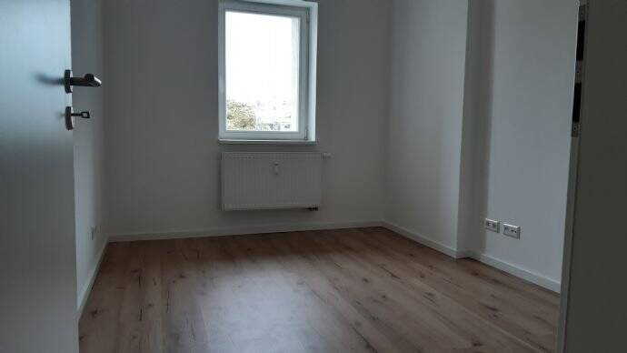 4-Zimmer-Dachgeschoss-Maisonette mit Blick ins Grüne, mit Balkon – Zietenstraße 30, 9130 Chemnitz – Vorschaubild 7