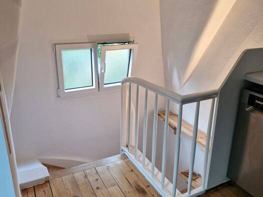 Wohnung zur Miete 700 € 2 Zimmer 43 m² Geschoss 3/4 frei ab sofort Ost Stuttgart 70188