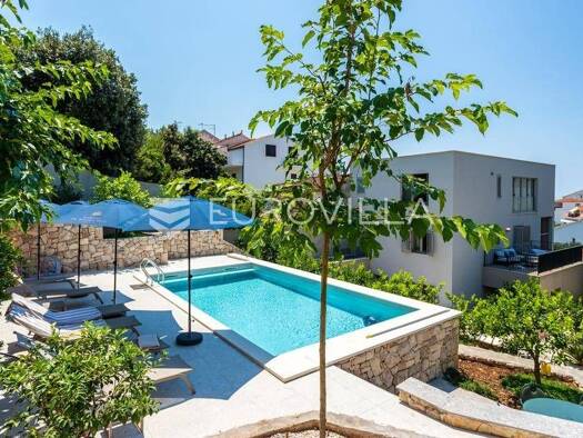 Einfamilienhaus zum Kauf - Erstbezug 2.400.000 € 4 Zimmer 320 m² Hvar Hvar 21450