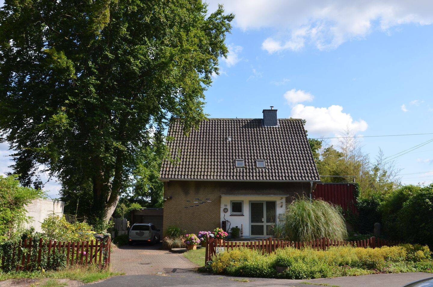 Teilrenoviertes Einfamilienhaus mit Wintergarten und weitläufigem Garten in Randlage von Moers – Moers – Vorschaubild 2