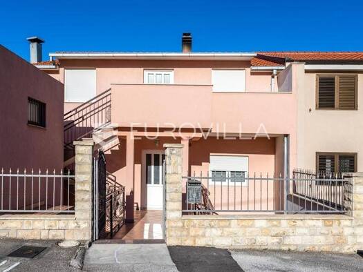 Haus zum Kauf 675.000 € 5 Zimmer 344 m² Kila Mejasi - Sirobuja 21000