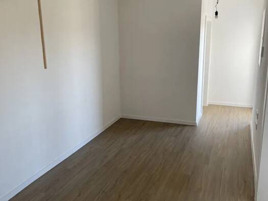 Wohnung zur Miete 700 € 3,5 Zimmer 110 m² frei ab sofort Bahnhofstraße 10 Radldorf Perkam 94368