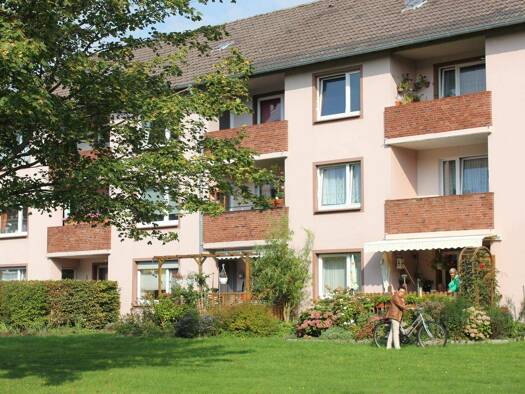 Wohnung zur Miete 790 € 4 Zimmer 83,1 m² frei ab sofort Hermann-Tast-Straße 32 Husum 25813