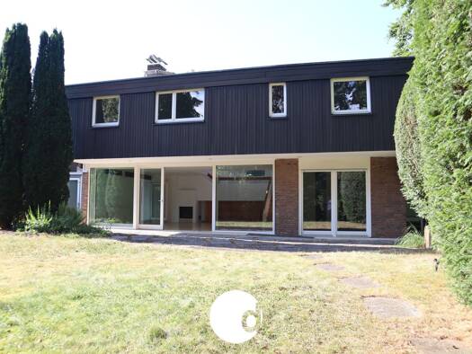 Einfamilienhaus zur Miete 3.000 € 7 Zimmer 220 m² 671 m² Grundstück frei ab sofort Gerlingen 70839
