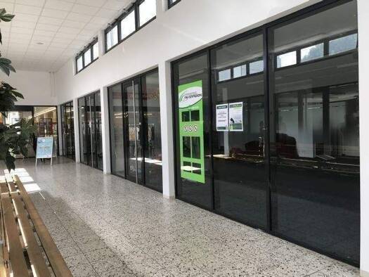 Laden zur Miete 285 € 4 Zimmer 105,5 m² Verkaufsfläche teilbar von 41 m² bis 64,5 m² Rudolf-Breitscheid-Straße 15 E Lichtenstein 09350