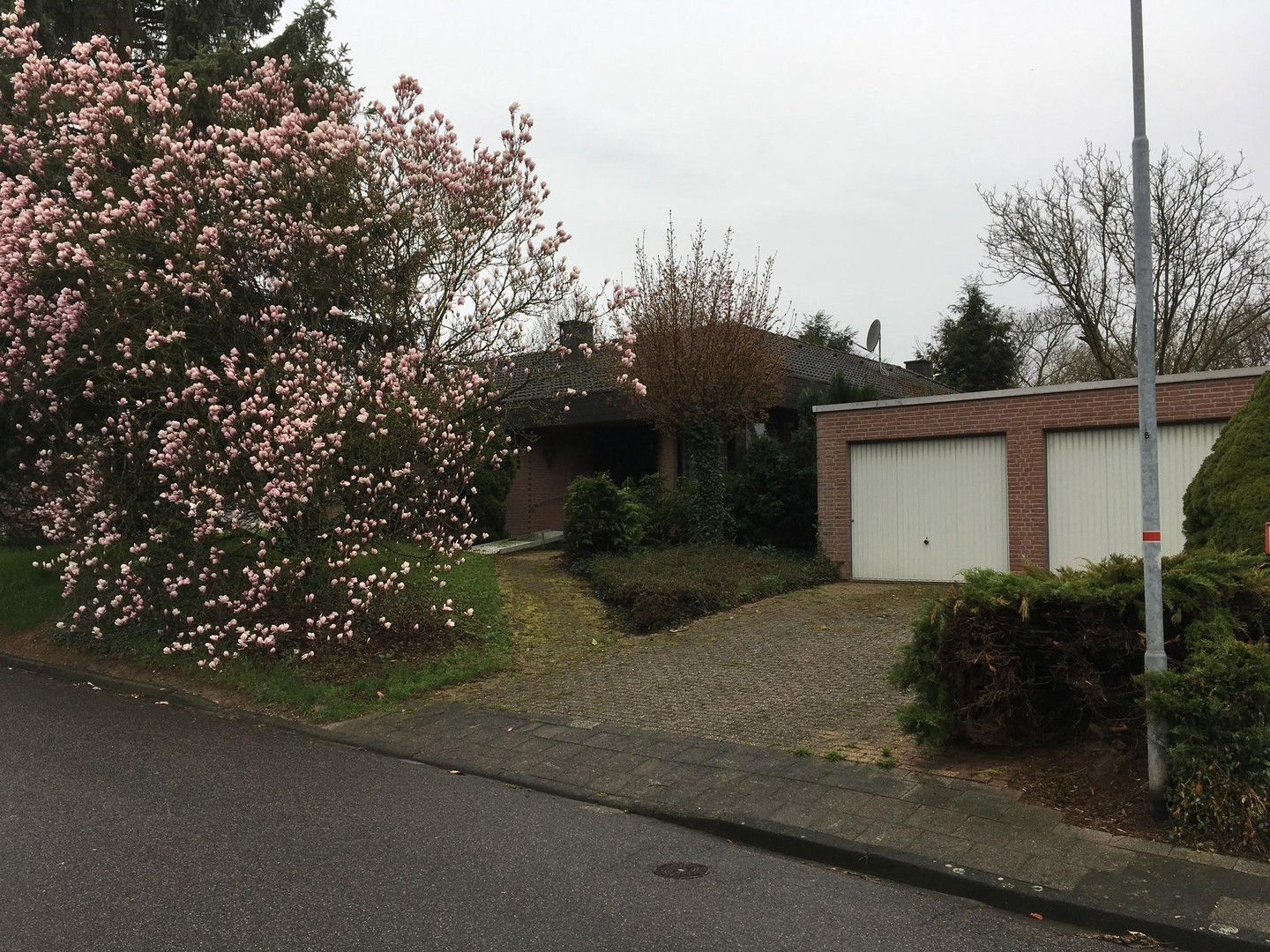 Bungalow zum Kauf provisionsfrei 221.500 € 4 Zimmer 155 m²<br/>Wohnfläche 2.178 m²<br/>Grundstück 16.01.2025<br/>Verfügbarkeit Am Biemer Hof 36 Dürboslar Aldenhoven 52457