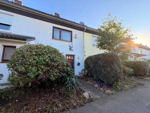 Reihenmittelhaus zum Kauf 249.500 € 2,5 Zimmer 67 m² 185 m² Grundstück Pinneberg 25421