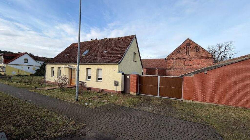Einfamilienhaus zum Kauf 240.000 € 6,5 Zimmer 207 m² 2.647 m² Grundstück frei ab sofort Ziesar 14793