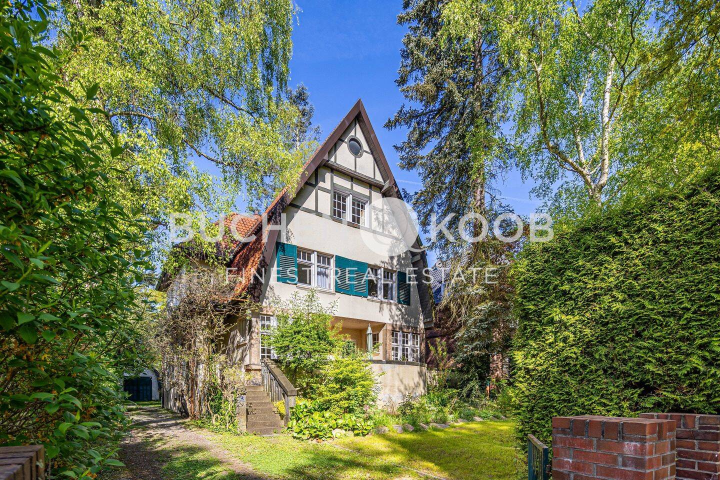 Villa zum Kauf – další