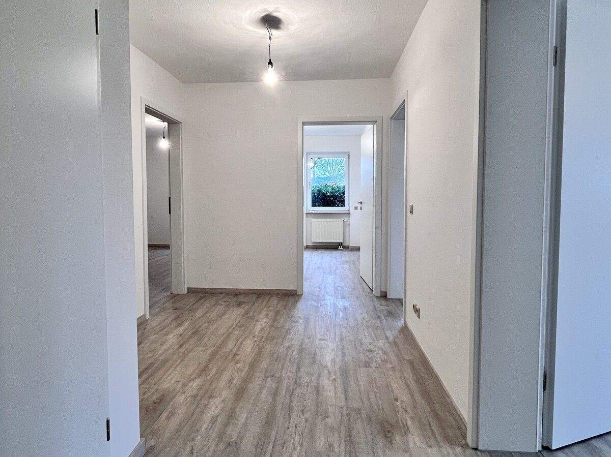 Immobilie in Saalfeld/Saale - Frisch renovierte 3-Raum-Wohnung mit Terrasse und Stellplatz in Saalfeld - FÜR SELBSTNUTZER - Bild 1