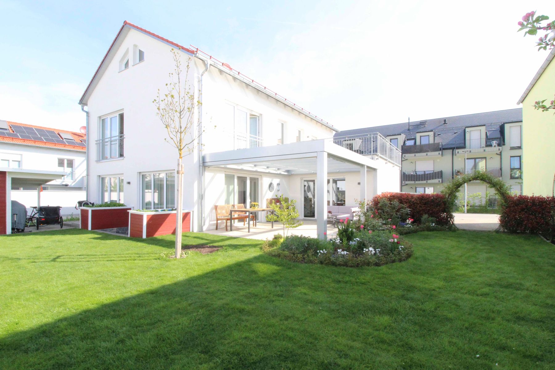 Einfamilienhaus zum Kauf 1.350.000 € 7 Zimmer 215,2 m²<br/>Wohnfläche 411,2 m²<br/>Grundstück Neufahrn Neufahrn bei Freising 85375