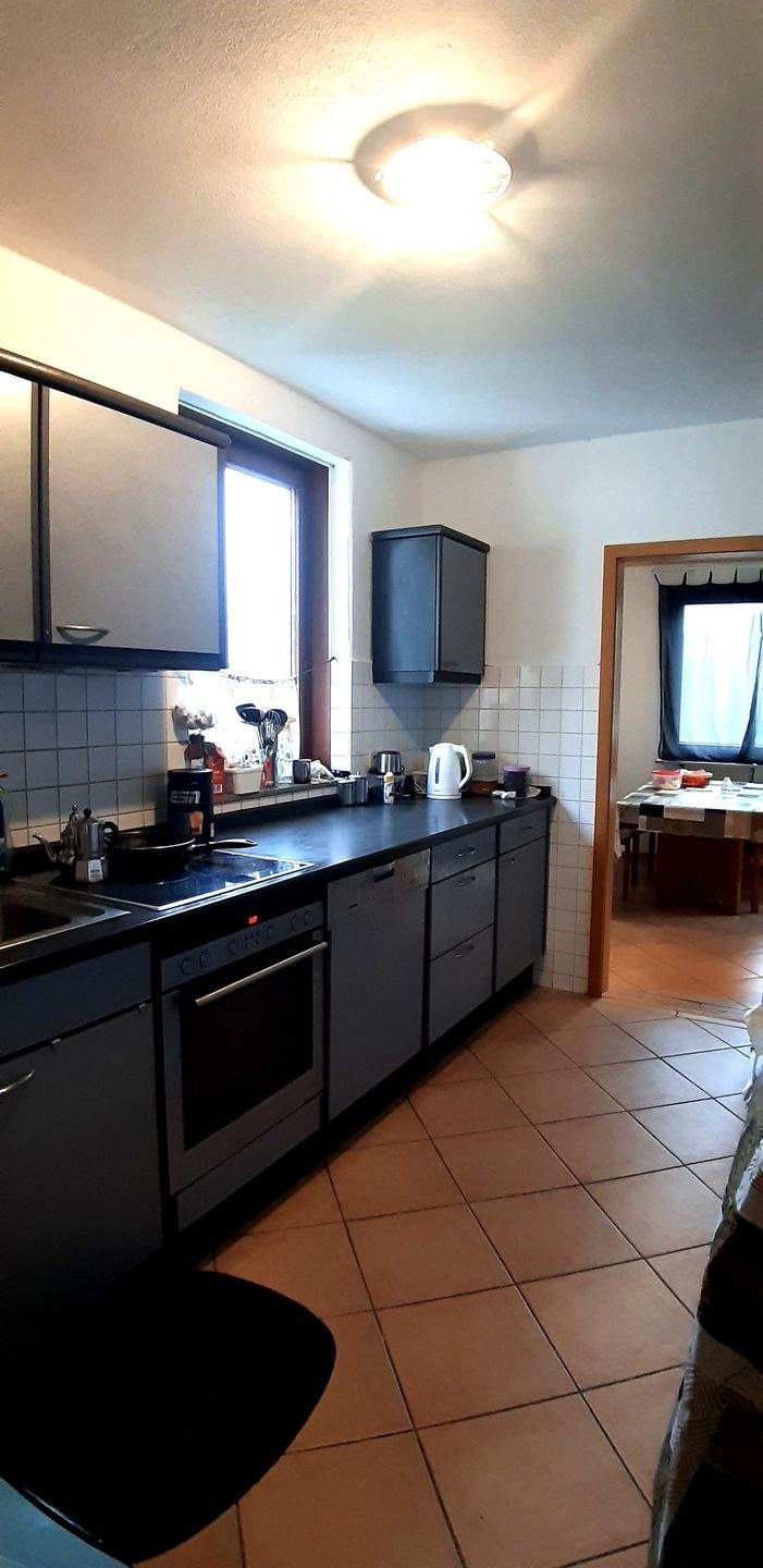 Immobilie in Bielefeld - Großzügige Eigentumswohnung im 4. OG mit Fahrstuhl, Balkon und traumhaftem Blick über den Teutoburger Wald  - 5 ZKB, Gäste-WC, Balkon und Garage   - Bild 3