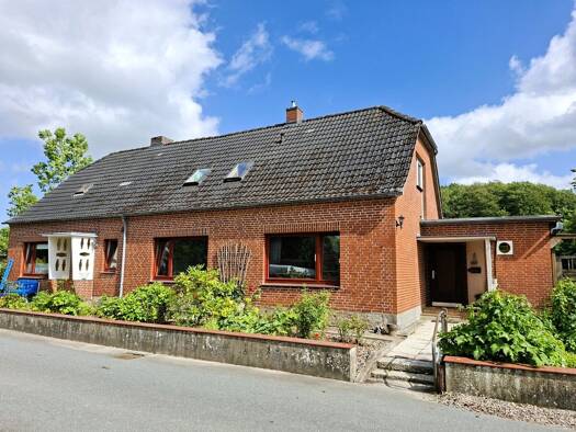 Mehrfamilienhaus zum Kauf 199.000 € 8 Zimmer 201 m² 1.598 m² Grundstück Rügge Rügge 24405