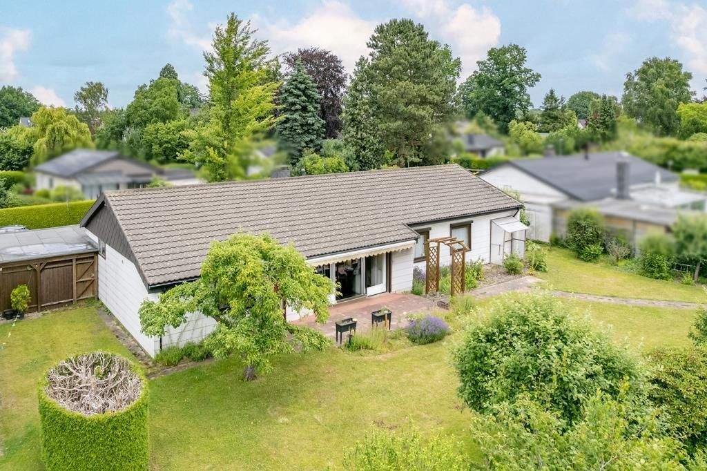 Immobilie in Wentorf bei Hamburg - Amerikanischer Komfort-Bungalow: "Großzügiges Grundstück mit viel Potenzial" - Bild 1