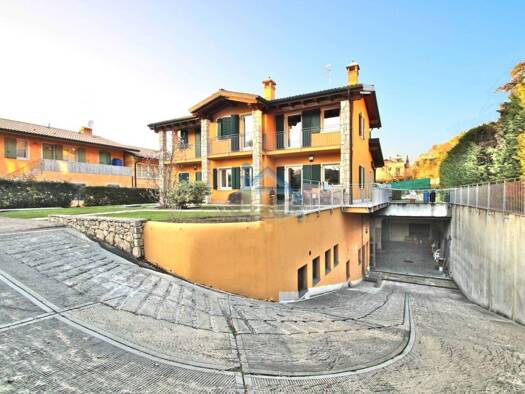 Haus zum Kauf 1.470.000 € 6 Zimmer 212 m² 1.035 m² Grundstück Torri del Benaco 37010