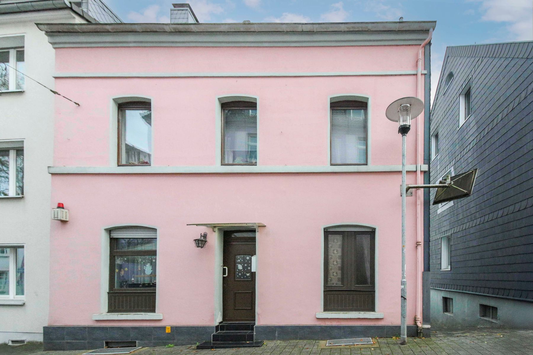 Einfamilienhaus zum Kauf 298.000 € 7 Zimmer 144,3 m²<br/>Wohnfläche 166,3 m²<br/>Grundstück Oberstadt / Jubiläumsplatz Mettmann 40822