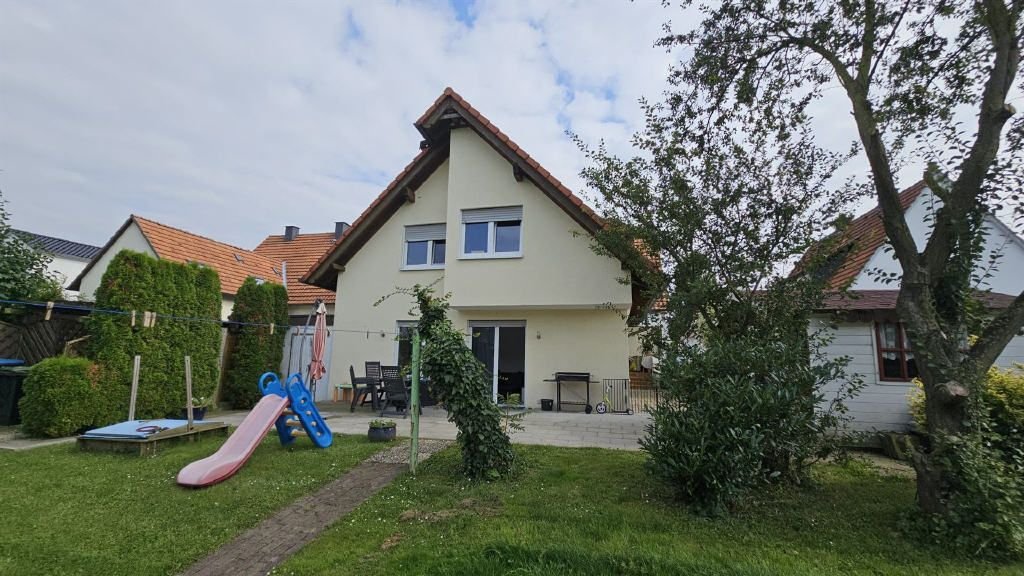 Doppelhaushälfte zum Kauf 179.000 € 5 Zimmer 111,6 m²<br/>Wohnfläche 395 m²<br/>Grundstück Büderich Werl 59457