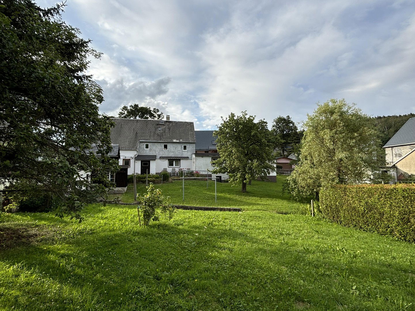 Mehrfamilienhaus zum Kauf provisionsfrei 130.000 € 2 Zimmer 70 m²<br/>Wohnfläche 1.560 m²<br/>Grundstück Zum Sportplatz Thum-Jahnsbach Thum-Jahnsbach 09419