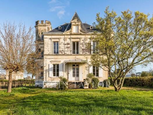 Schloss zum Kauf 1.279.000 € 9 Zimmer 270 m² 6.000 m² Grundstück Pomerol 33500