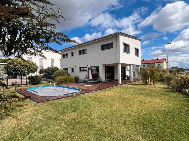 Einfamilienhaus zum Kauf provisionsfrei 799.999 € 7 Zimmer 150 m² 628 m² Grundstück frei ab 01.02.2026 Geldersheim 97505