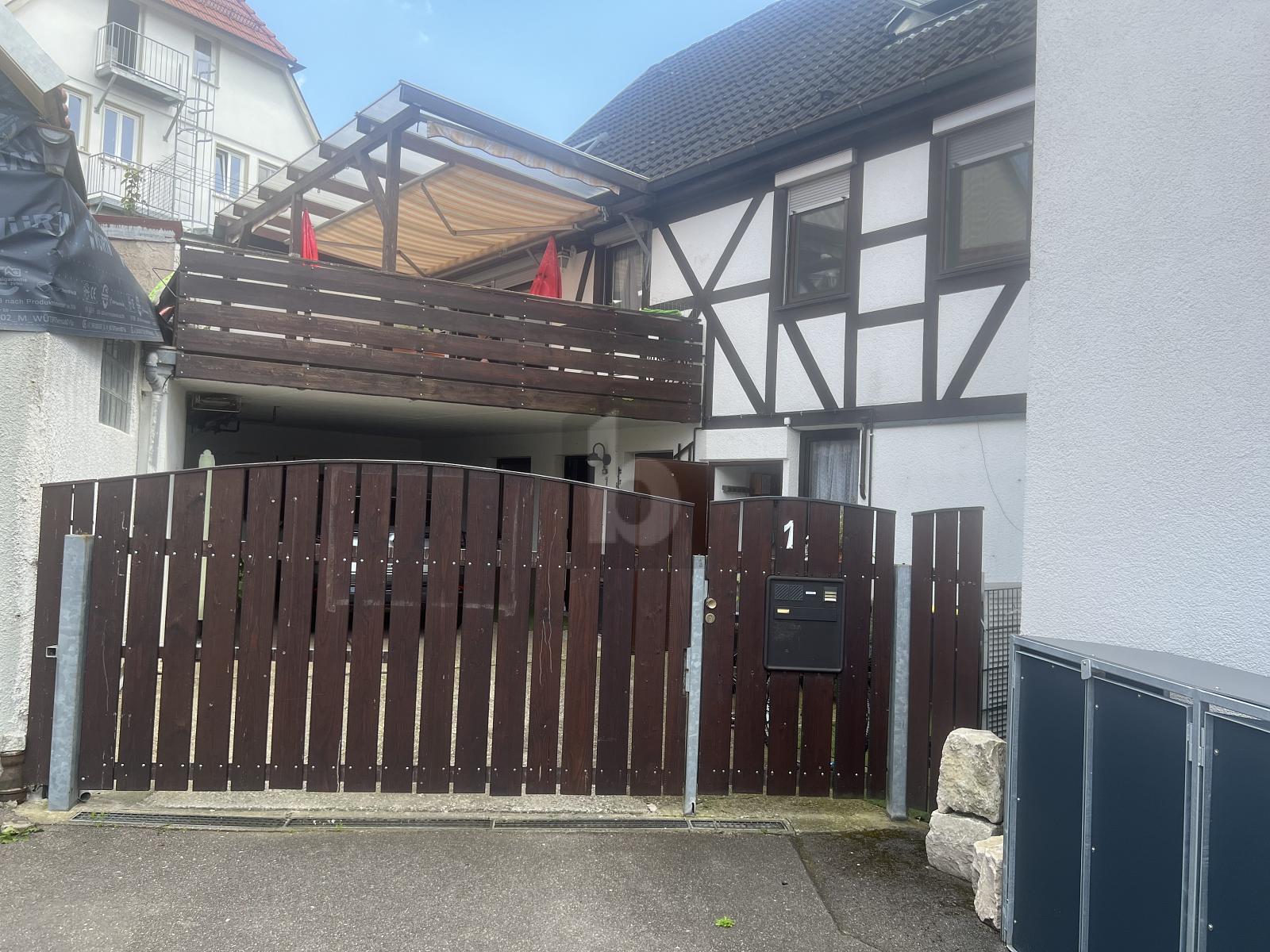 Einfamilienhaus zum Kauf 369.000 € 9 Zimmer 210 m²<br/>Wohnfläche 180 m²<br/>Grundstück Neuffen Neuffen 72639